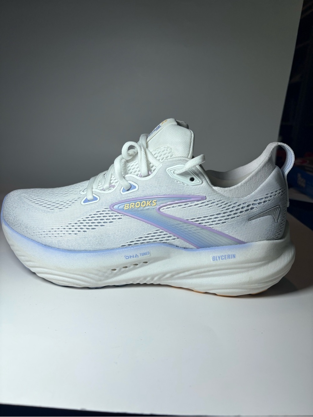Brooks Glycerin 22 Women’s White Running Shoes with Iridescent Purple-Blue - Picture 14 of 16